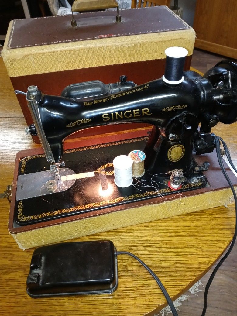 The Singer Manufacturer Sewing Machine. 