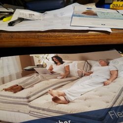 Queen Sleep NumberBed With AJUSTABLE BASE .HEAD,FOOT RAISES,MASSAGE,REMOTES,MANULES.WOOD FRAME Extra