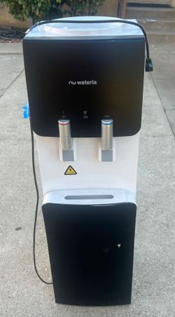 Hot and cold water dispenser