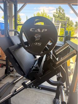 Powertec leg press in like new condition pick up in sun valley cash only comes with a pair of 45 pounds Olympic weights