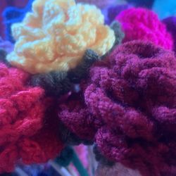 Beautiful  ROSES And  TULIPS A Crochet , Place Your Oder On Time For valentines Or Any Ocasiones.