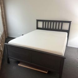 Queen Bed And Mattress With 2 Nightstands 