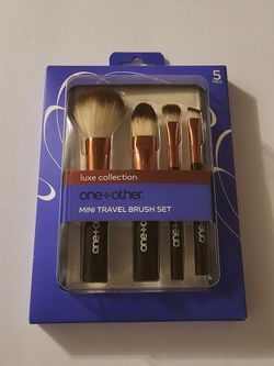 one+other Luxe Collection Mini Travel Brush Set