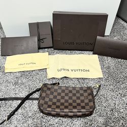 LV Louis Vuitton Socks for Sale in Las Vegas, NV - OfferUp  Louis vuitton  handbags, Louis vuitton handbags crossbody, Louis vuitton handbags neverfull