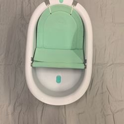 Frida 4-in-1 Baby Bathtub 
