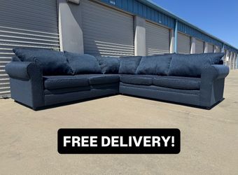 FREE DELIVERY || Bob’s Furniture 3Pc Sectional Couch