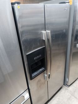 Whirlpool 33" stainless steel side by side refrigerator - Free delivery