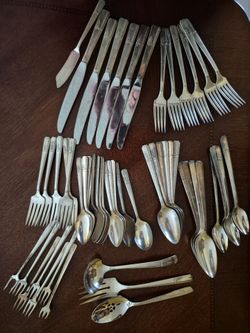 Oneida Prestige 1938 56 pc "Grenoble" Silverplated  Silverware
