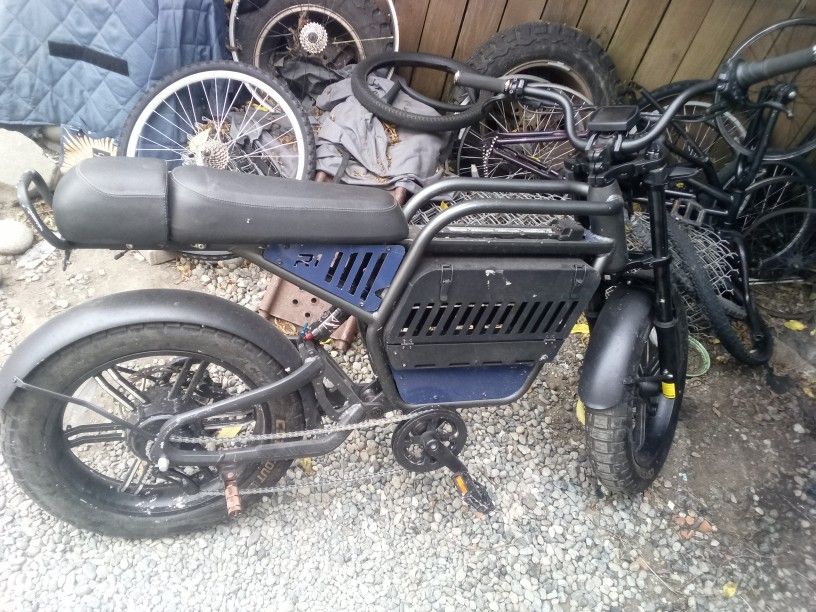 Revv 1 Hardtail Electric Bicycle