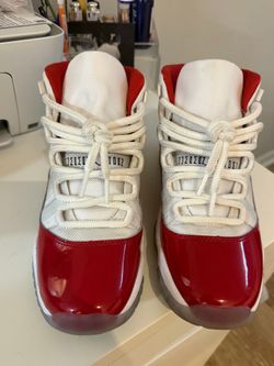 Air Jordan 11 GS size (6.5)