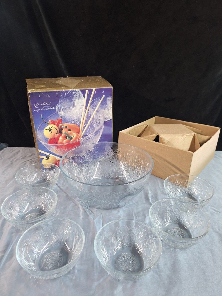 NEW! 7 pc Salad Bowl Kit