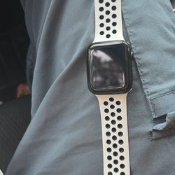 Apple Watch SE 44mm