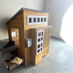 Kids Wooden Outdoor Playhouse with Mailbox