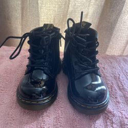 Dr Martin Black Boots 4c