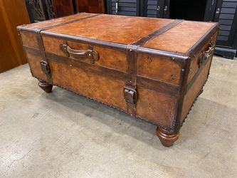 Vintage Trunk Style Coffee Table with 3 Storage Compartments and Wooden Bun Feet