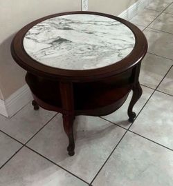 Vintage Circular Lane Marble Top Table 27.5” in diameter 22”H
