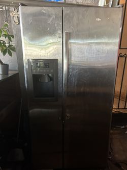 Refrigerator 