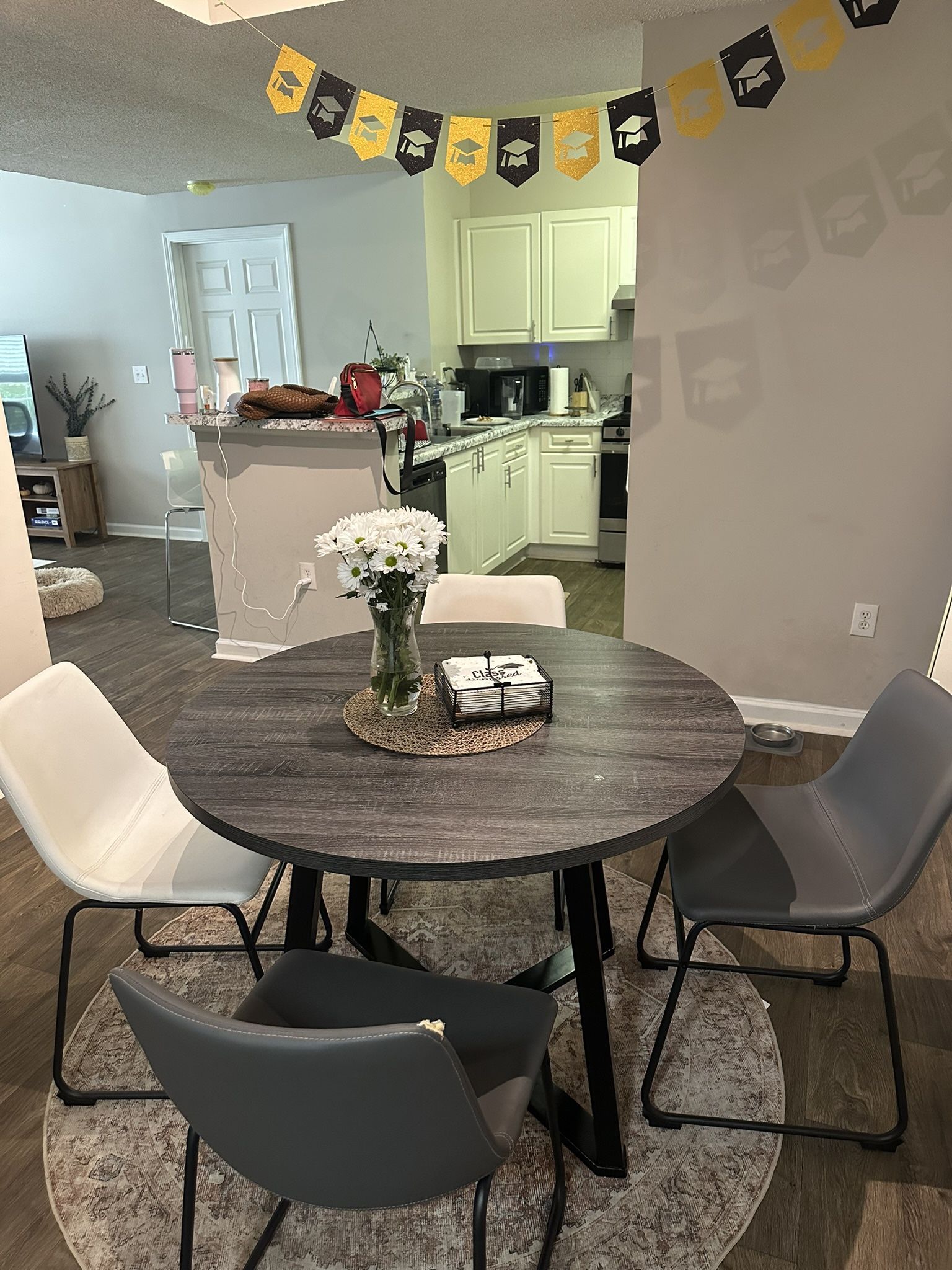 Round Dining Table With 4 Chairs