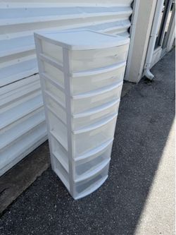 Sterlite White Plastic 7 Drawers Storage Drawer Chest! Good condition! Retails $89.99 13x15x40in
