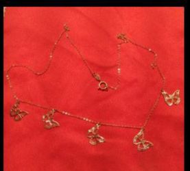10k.gold. butterfly charm necklace