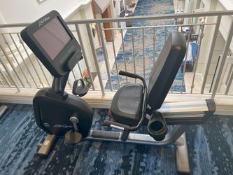 Life Fitness SE3HD Recumbent Bike RUSH SALE!