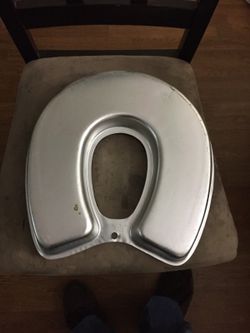 Horseshoe cake pan