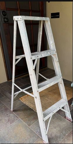 Aluminum  4ft   Step  Ladder