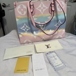 Cartera De Mujer Es Grande En Perfecto Estado Por $330