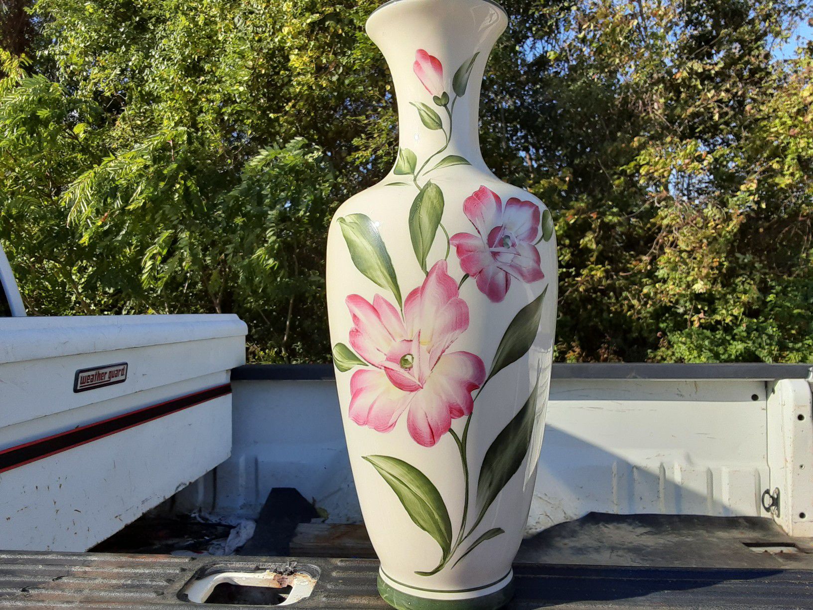 THIS IS A VERY NICE VASES And Its All SO A PLANT Vase