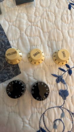 Guitar knobs