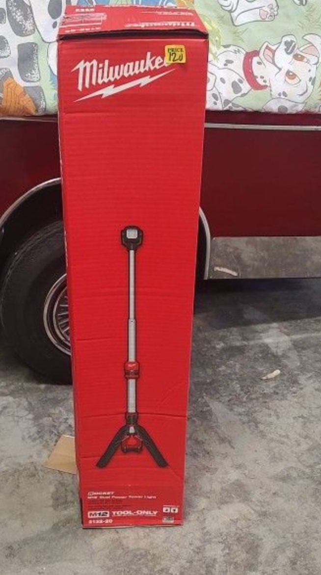 Milwaukee M12 Rocket Tower Light