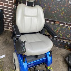 Electric wheelchair 