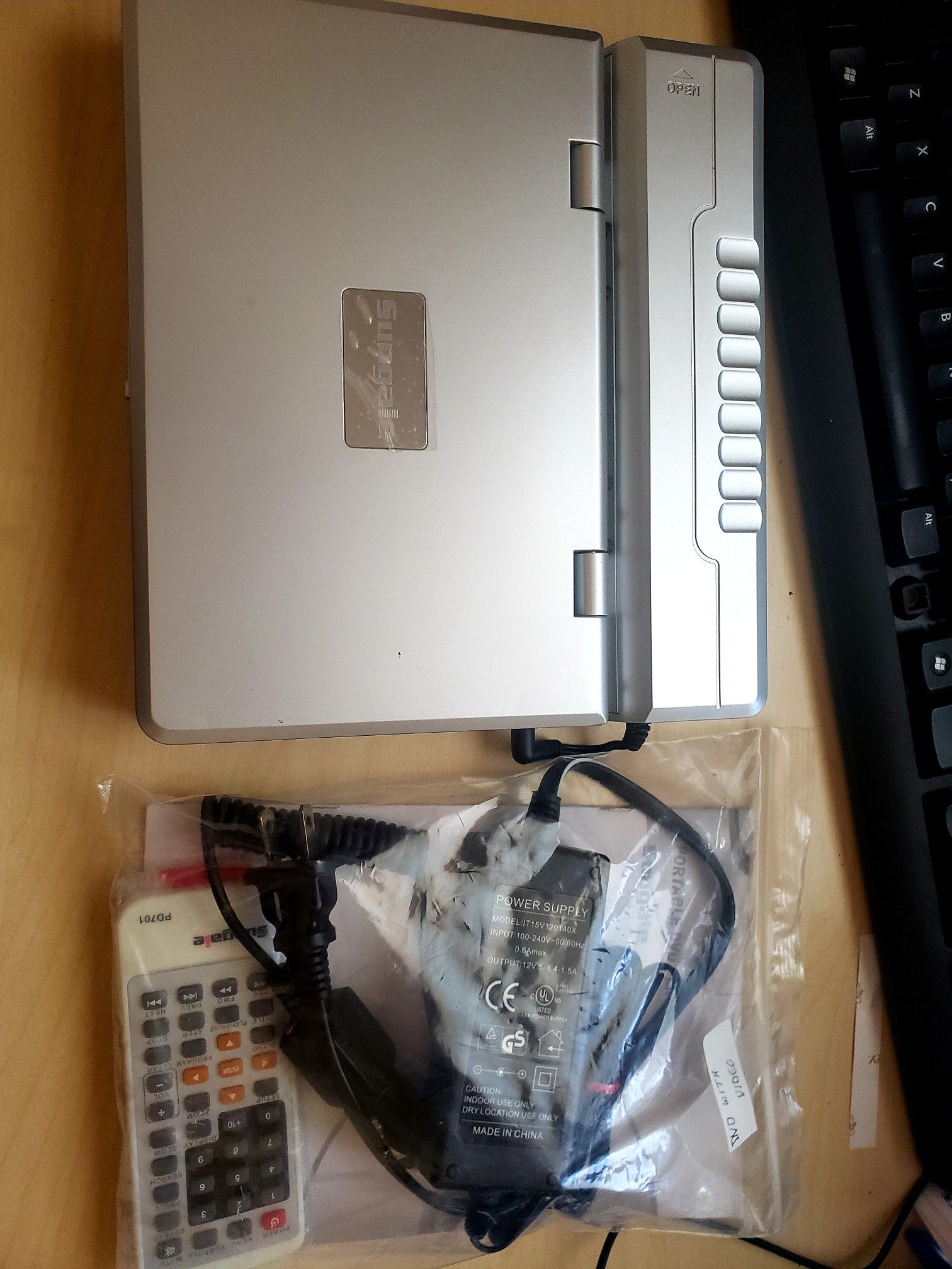 SUNGALE PORTABLE DVD PLAYER PD701