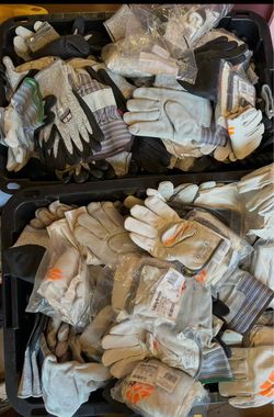 Heavy duty work gloves