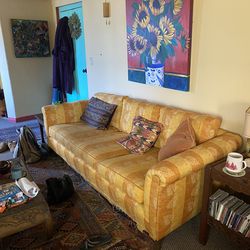 1970s Vintage Couch - Solid Frame