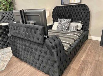 Luxury TV Lift Bed – Fireplace & Bluetooth Speakers