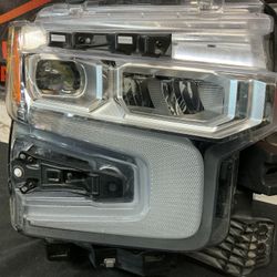 CHEVY SILVERADO 1500 RH HEADLIGHT 2022-2025 OEM