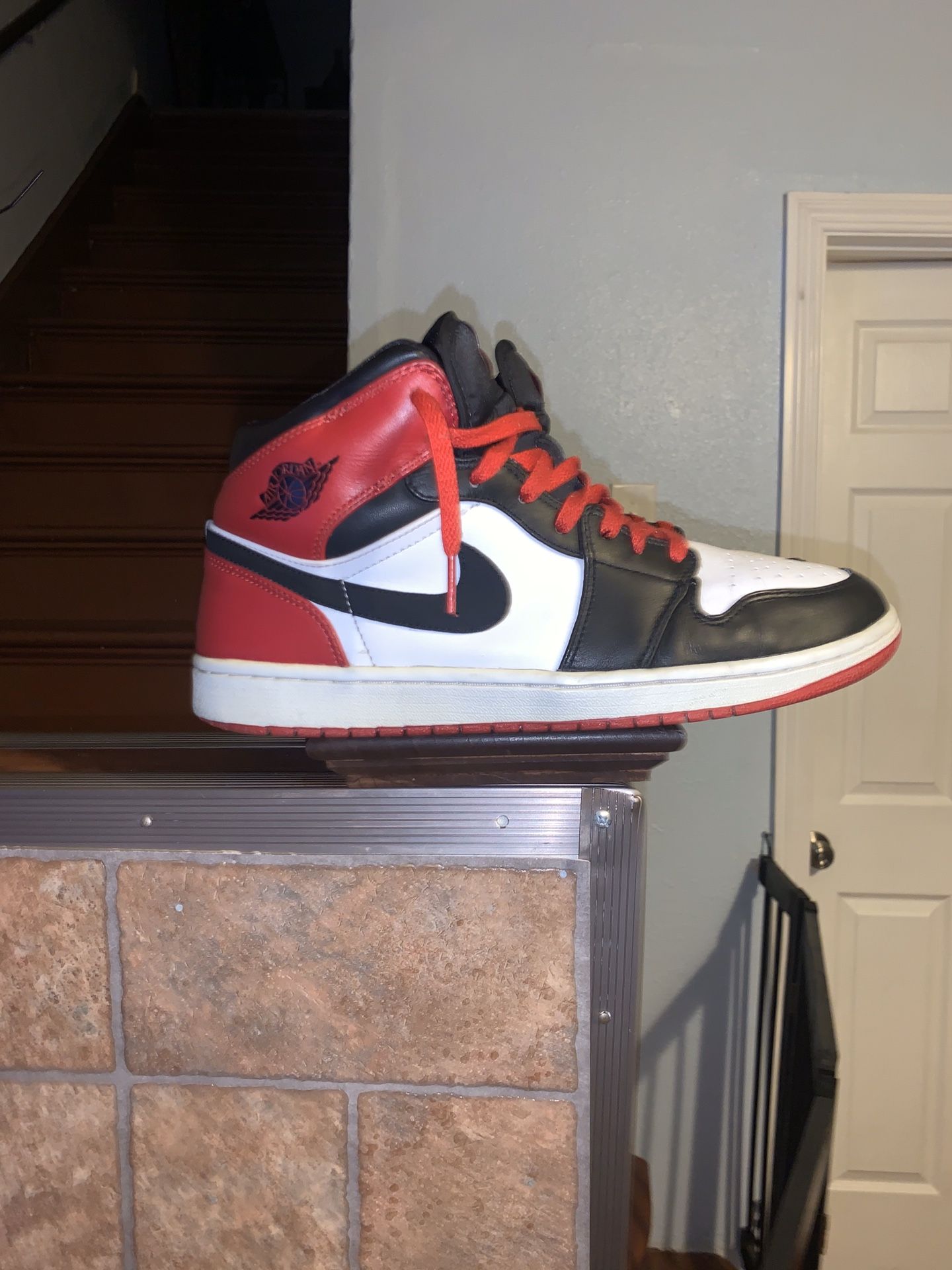 Black toe Jordan 1