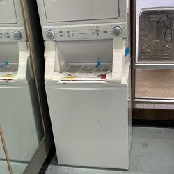 New 2022 Frigidaire Washer/Dryer Unit. Electric
