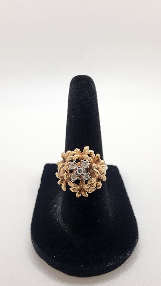 14k women's ring 7.4 grams size 5 1/2