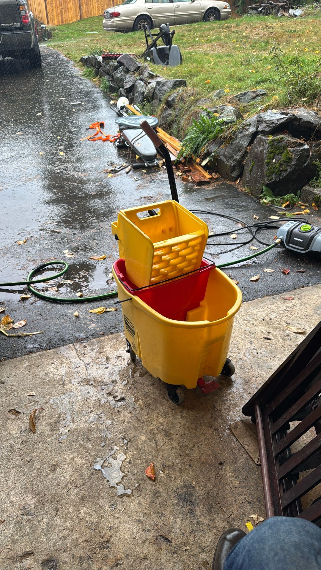 Rubbermaid Commercial Mop Bucket With Ringer