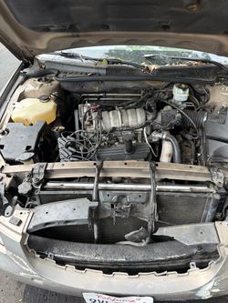 Car Engine Bay – Parts or Repair