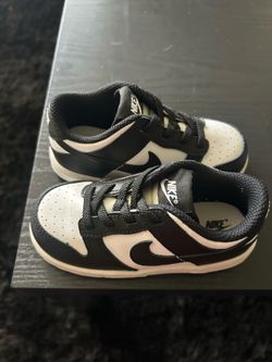 Nikes (pandas)