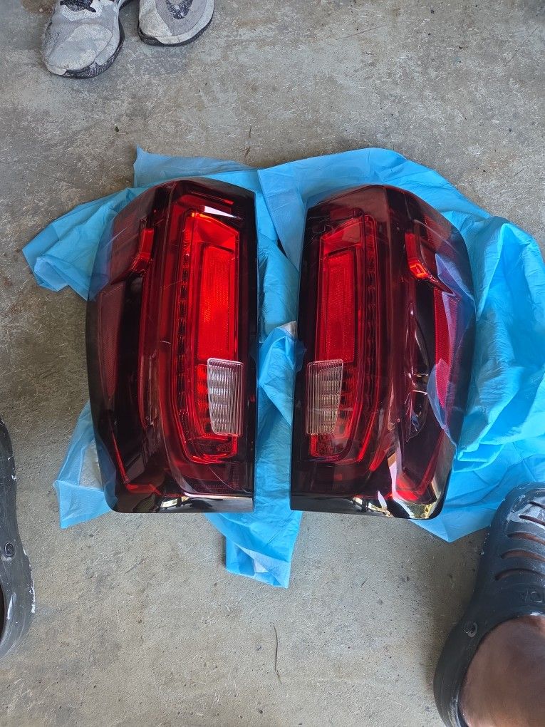 Two Tail Light 