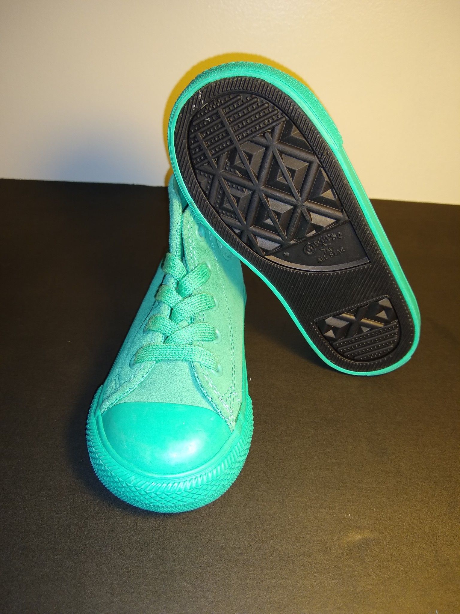 Converse size 7 infant