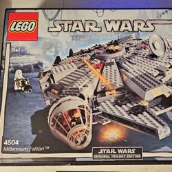 Lego 4504 Star Wars Original Trilogy Edition Millennium Falcon 985pcs Set