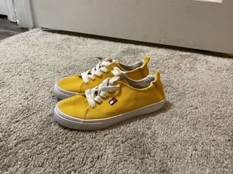 Tommy Shoes Women Size 6 