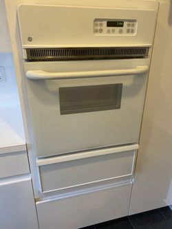 GE Electric White Oven With Drawer