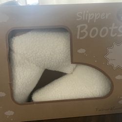 New Slipper Boots Size 5-6