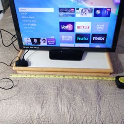 Magnobox Tv  22in & Roku Express With Control 